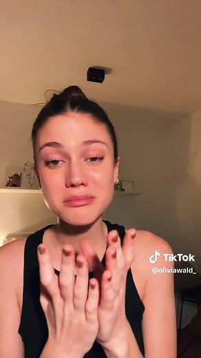 Cantante Apurodolor Funeral - Karaoke Mujer Aitana - Olivia Wald