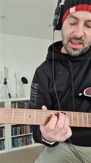 How to play the guitar riff on Michael Jackson's Beat It