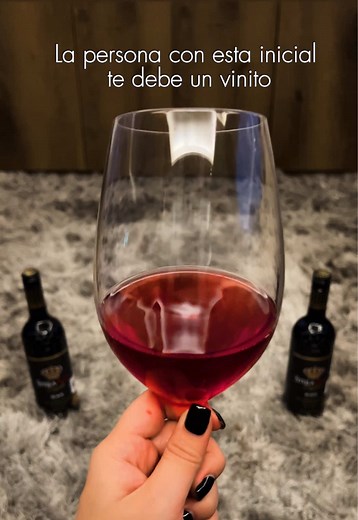 Mándale esto a quien te debe un vinito 😏 Hazlo a tu manera, hazlo stellar. 🍷✨ #StellaRosa #Stellabrate #PruebaLaMagia #Vino #Amigas