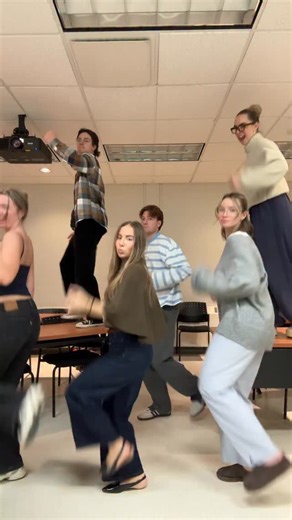 💥Team partitis FSA ULaval💥 on Instagram: "Nous quand on se retrouve pour mercredis partitis🕺🏻🎶 - - #partiti #fsa #ulaval #hm2026 #fun - - @happeningmarketing @zoe_dalery"