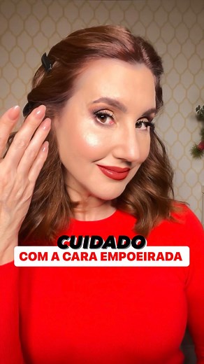❌ Pó 🟰Cara empoeirada !!! . Pó pode ser um grande aliado mas se usado em excesso é um grande vilão para as #pelesmaduras . Use com moderação e cuidado ⛔️, prefira pincéis menores como esse o W910 da @macrilanoficial . Usei o pó solto translúcido satin powder da @vizzelaoficial . . . . . #dricadivina #dicadadricadivina #pelemadura #maquiagem #maquiagempelemadura | Drica Divina