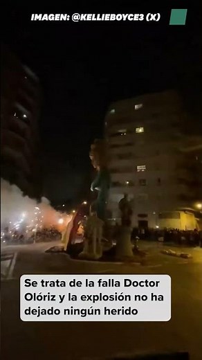 Una falla explota al comienzo de la 'cremà' en Valencia