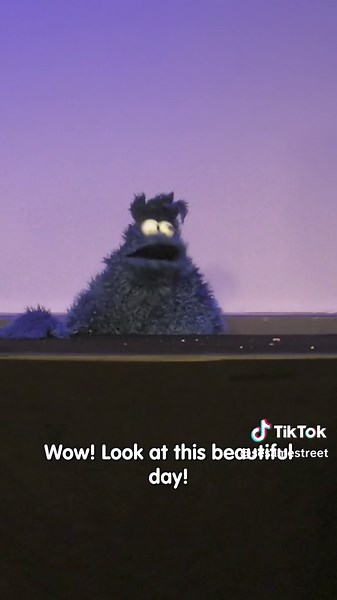 Cookie Monster had a laugh, a giggle, and even some cookie crumbs too at @thesecondcity! Thank you for having our furry friend take the stage! 🎤🍪🤩 #GiftOfGiggles