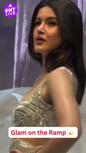 Shanaya Kapoor turning the runway into a moment of Pure Glam ✨
