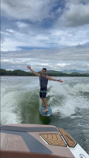360 POWER!!!! Wakesurfing behind the G23 monster wave! 💪😆💯💯💯