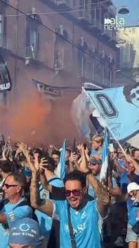 Napoli celebrates the club's 100th anniversary: 20,000 fans in a procession, waiting for the midn...