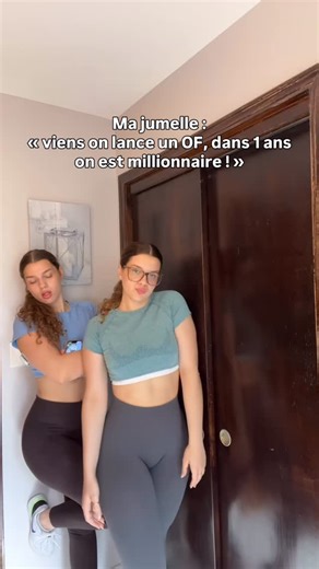 @jums_girl on Instagram: "1️⃣ À cette période, ma jumelle et moi bossions comme serveuses dans un bar. On se donnait à fond, mais l’argent ne suivait jamais. Chaque semaine était une source d’angoisse. 2️⃣ On calculait tout. Les courses, les rares sorties. Tout paraissait hors de prix. 3️⃣ Alors on s’est dit que faire un peu de 0F à côté, ce n’était pas dramatique. Juste pour arrondir les fins de mois. Juste pour respirer un peu. 4️⃣ On ne voyait pas ça comme quelque chose de mal. C’était notre