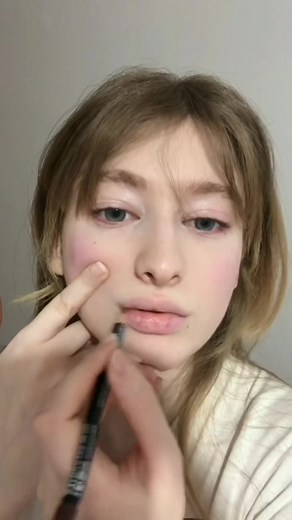 Korean Lip Hack Test: Techniques for Perfectly Overlined Lips