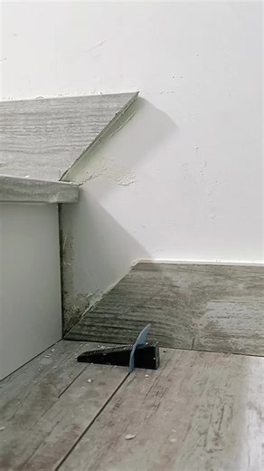 Cómo colocar rodapié en escaleras de porcelánico Rolsan