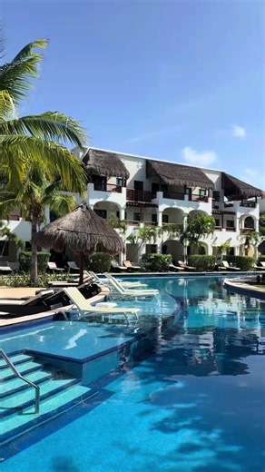 Just leaving this here... 👀🌴 Where are you saying hello from? And why not from Valentin Imperial Riviera Maya? 😉 #valentinmaya #valenthusiasts #vim #allinclusie #paradise #rivieramaya