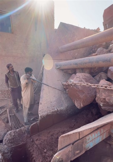 Exploring the World of Stone Crushers: Techniques and Tools