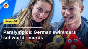 Double gold for German swimmers! 🥇🥇 Elena Semechin and Taliso Engel both claimed gold in the 100-meter breaststroke at the Paralympics, breaking world records. Semechin, a cancer survivor after undergoing chemotherapy and radiotherapy, won her second gold with a time of 1:12.54 minutes. | Deutschland.de