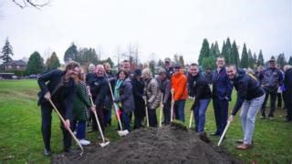 A major capital project for the City, the renewed Marpole Community Centre took a big step forward recently with a groundbreaking event on the future building site. The new centre which is set to open in 2025 will feature: ✔️A gym, fitness centre and studios, sensory room, multi-purpose spaces, kitchen and fieldhouse with change and washrooms for sport field users ✔️Childcare centre for up to 74 children ✔️Landscaping with new trees, basketball courts, an outdoor performance space and gathering 