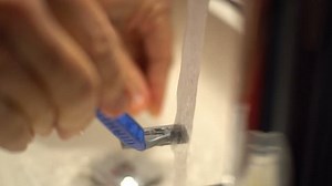 clip-22882687-cleaning-disposable-shaver-bathroom-sink