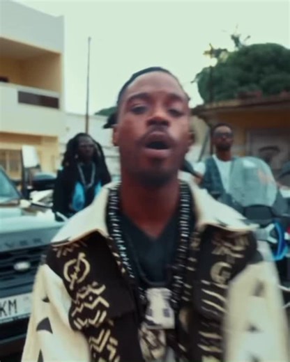 Best Flow Ivoire on Instagram: "Sindika vient de drop le clip de son single Moulobehi 4 sur YouTube ⛓️‍💥🔥 #BESTFLOWIVOIRE"