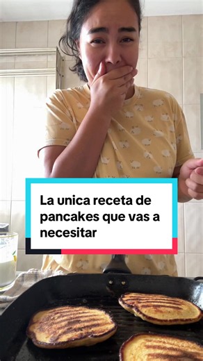 La mejor receta de pancakes 😌 Ingredientes: - 1 banano - 2 huevos - 1/3 de harina (yo uso de avena) - una cucharadita de polvo de hornear - vainilla al gusto - pizca de sal El orden no afecta el resultado pero si te recomiendo, tamizar las harinas para que no queden grumos #pancakes #recetas #desayunos