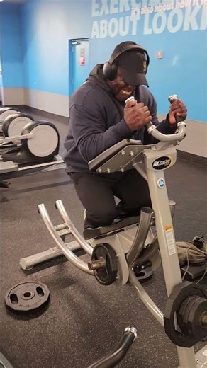 PureGym workout at Bronx. Working on the stomach and Abs, training the body for better.