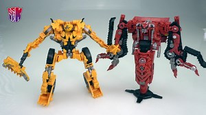 Transformers Studio Series SS-60 Constructicon Scrapper In-Hand Images