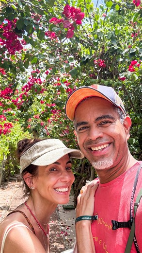 2026 começando, 2025 se despedindo, e nós aqui na Bahia, com muita gratidão , reparando nas coisas cotidianas, nas coisas grandes e nas coisas simples que em importância (e com a devida atenção) se tornam enormes! De Deus, ao mar, ao amor, ao liquidificador manual da barraca da praia! Tudo são encantamentos! Feliz 2026 com muita saúde, bençãos e diários encantamentos a todos! ❤️❤️❤️❤️ @taniakhalill @programaodecasal @jairoliveira @grandespequeninos www.youtube.com/grandespequeninos #2026 #feliza