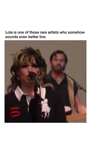 Lola Young’s Live performance of Messy will break your heart 💔🎶