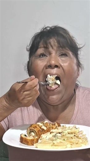 la mejor pasta con pechugas de pollo rellenas con verduras