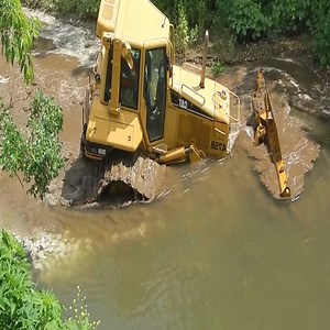9.1K views · 136 reactions | Omg SO AmazingSkilled machine operator removes his CAT D6N from creek掠掠掠 | Machines Satisfying Work | Facebook