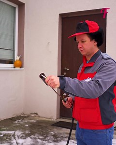 5.6M views · 10K reactions | The lady couldn't hope anyone to help protect her from slipping over | Fabiosa Daily | Facebook