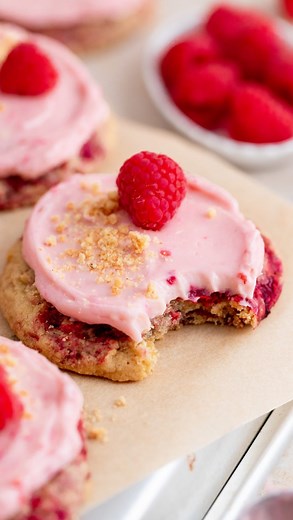 Julie Marie | easy recipes for home bakers on Instagram: "Raspberry Cheesecake Cookies! These cookies are so delicious! They have a Graham Cracker raspberry cookies topped with a raspberry cream cheese frosting! Find the recipe on my website juliemarieeats.com (link in bio) or Google ‘Julie Marie Eats Raspberry Cheesecake Cookies’ . . #cheesecakelovers #cheesecakelove #cheesecakelover #cookiedecorating #cookielove #cookielover"
