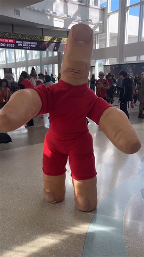 Kevin Heimbach on Instagram: "Spy Kids Thumb-Thumb At MegaCon 勞奈"