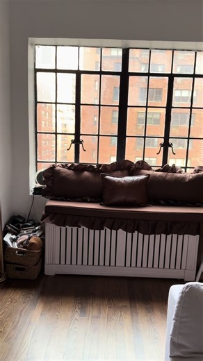 Studio Apartment Update: Window Seat Bench 🐻🤎 #radiatorcover #breakfastnook