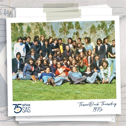 ✨ La tercera década del SAS: sueños que se consolidan ✨ Los años 70 representaron un período de crecimiento, reconocimiento y transformación para el Saint Andrew’s. Fue la década en la que el Gobierno del Sesquicentenario de la República otorgó a la institución la “Gran Orden Boliviana de la Educación”, en reconocimiento a 25 años de compromiso y servicio. La promoción de 1972 marcó un hito histórico: fue la primera generación que completó toda su formación en las nuevas instalaciones de La Flor