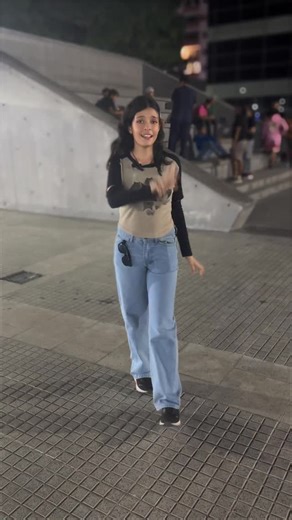 Emerald City - Pokémon Go Caracas on Instagram: "¡Atención entrenadores! 🧢📱 Este domingo tenemos una cita obligatoria en los Nodos Energéticos. Meowth Gigamax debuta y no va a ser un combate sencillo si no vamos preparados. La estrategia es clave: 1️⃣ Revisa tus Partículas Max. 2️⃣ Prepara tus tipos Lucha 👊. 3️⃣ Únete a un escuadrón sólido. ¿Buscas grupo o consejos para vencerlo rápido? 🔥 Dale al botón de SEGUIR. Estoy armando una comunidad para que nadie se quede sin su Gigamax este fin de 