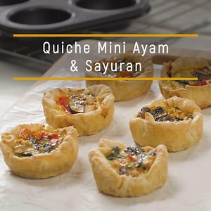 Wow, baru tahu senang je nak buat Quiche ni! Quiche lover yang diluar sana tu, watch here! Masak ini mesti Jadi! Mini Chicken & Vegetables Quichie, just right in size, mudah dimasak, nutrisi seimbang dengan adanya ayam, telur dan sayur sayuran, serta aroma yang mengancam bila keluar daripada Oven....wuaa.. So Tempting… Jom kita try! Boleh makan ramai-ramai. ✔ Sarapan pagi ✔ Minum petang ✔ Snek Jangan lupa 👍 & "share" dengan kawan-kawan! #Quiche #PakAJI #Ajinomoto #CampurCampurSiap #Sedapedia #c