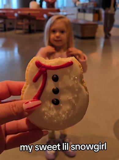 We just love a @Starbucks run . . . . . . #starbucks #mommydaughter #mommyandme #thingstodowithkids #snowmanchallenge