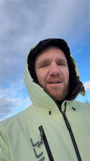 Samuel Pirát Krištofič on Instagram: "Šťastný nový rok. Buďte šťastný a úspešný ako nikdy doteraz. #happynewyear #life #piratkristofic #lifestyle #šťastnýnovýrok"