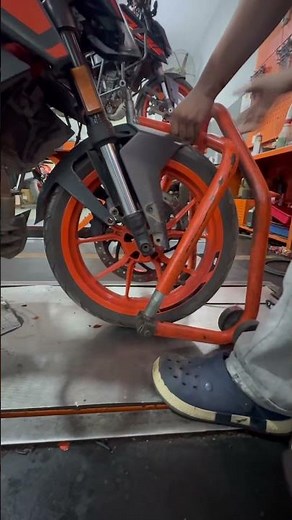 How to use Front Wheel Paddock Stand