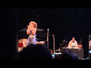 Groove Theory ft. Amel Larrieux - Keep Tryin