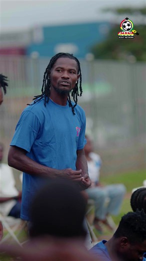 Earlier today, during the warm-up before the match between the Ashaiman Professionals and the Tema Professionals. #tema #ashaiman #community2 #niiamuipark #temanewtown
