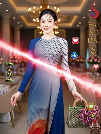 At 1.65m tall, she looked elegant and graceful in a navy blue ao dai (traditional Vietnamese dres...