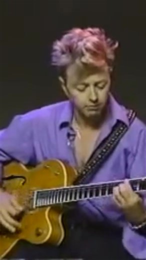309K views · 6.2K reactions | Brian Setzer tone  #briansetzer #rockabilly #straycats #guitar #guitarist #guitarplayer #guitarriff #guitarchords #guitarsolo #guitarsdaily #guitarpost #guitarhero #guitarlegend #guitarplaying #archives #guitararchives #guitaristsarchives #concert #live | guitaristes.officiel | Facebook