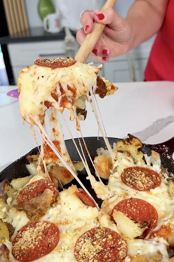 new way to do pizza this potato crust pizza is so good! #pizza #easyrecipe #comfortfood | Kristin's Friends