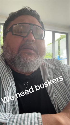 We need more busker in this world #buskers