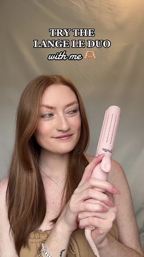 All my girlies with hair that doesnt hold a curl RUN for the Lange Le Duo 🏃‍♀️👏 what hot tool do I need to try next?! 👀 #langeleduo #curlingturorial #hottocurlmyhair #makecurlslast #longerlastingcurls @langehair #finehair #thinhair #flatironcurls #bouncycurls #fullerhair #thickerhair #redhead #langehair