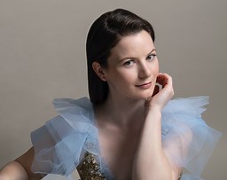 Liv Redpath, Sopraan | Archief, Voorstellingen, Tickets & Video | Operabase