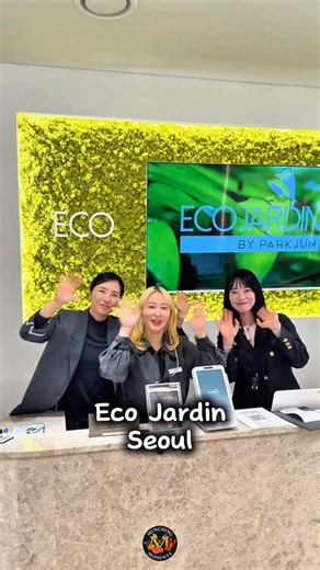 🇸🇬 Munching Moments | SG • Foodie on Instagram: "Eco Jardin COEX Samsung Branch offers a structured 18 step scalp spa focused on scalp cleanliness, sensitivity relief, and root support. The session starts with a microscopic scalp consultation and diagnosis to assess buildup, oil balance, irritation, and overall scalp condition. Treatment begins with a natural aroma oil massage using oils such as lavender, cypress, cedarwood, and rosemary to cleanse and relax the scalp while supporting circulat