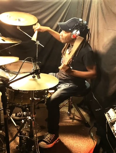Greg Washington on Instagram: "Quick blast from the past. Killer drum break from early 2000’s band Taproot. Songs title: Poem Disclaimer: I do not own the rights to this music. All rights belong to the owner. No copyright infringement intended. #taproot #poem #drumcover #drumbreak"