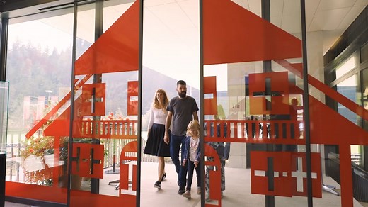 Kennst du bereits unsere Erlebniswelt in Trubschachen im Emmental?😃 Erkunde den Ursprung von Kambly und die Erlebniswelt auf spielerische und interaktive Art und Weise. Degustiere im Fabrikladen Biscuits nach Herzenslust und geniesse im Kambly Café ☕ eine Köstlichkeit, handgemacht von unseren Maître Confiseurs.👩🏻‍🍳 Wir freuen uns auf deinen Besuch! | Kambly