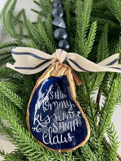 Hand-painted Oyster Shell Christmas Ornament | “I Saw Mommy Kissing Santa Claus” | Coastal Holiday Decor | Nautical Beach Tree Ornament Gift - Etsy