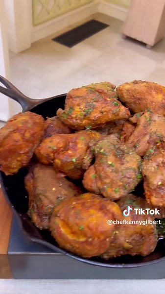 Southern chef @chefkennygilbert is sharing the fried chicken sandwich recipe that wowed @oprah and her dinner guests. Tap the link in our bio to try it! @Oprah Daily Thank you 🙏🏿 #meetatsilkies #ckgbooktour23 #cookbook #southern #author #friedchicken #biscuits #rizzolibooks #hbdbckgmiami