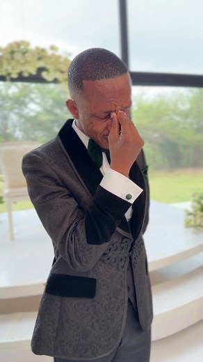 Emotional Moments: Grooms Crying When They See Their Bride
